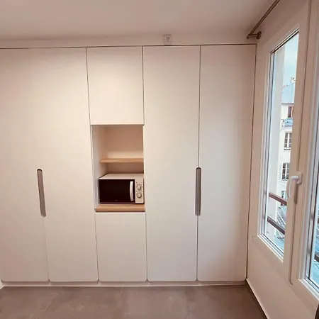 Apartment Charming Near Chatelet Saint Sauveur