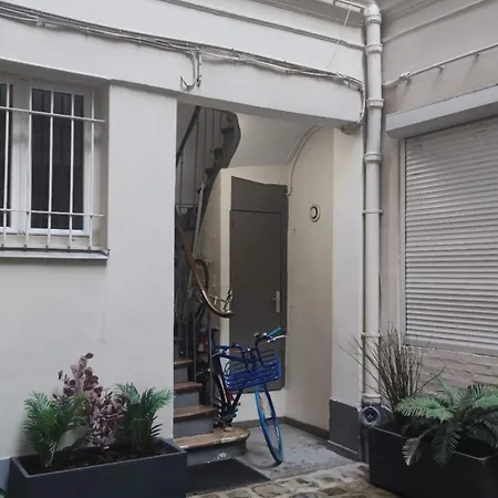 Charming Near Chatelet Saint Sauveur *